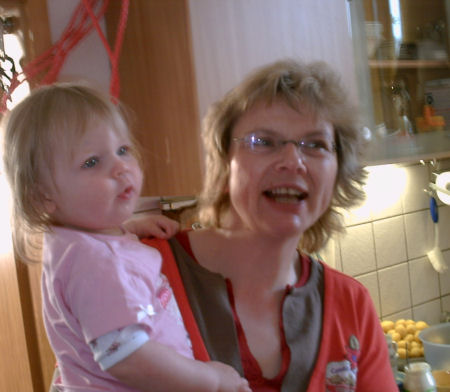 Oma Susanne und Ylva-li
